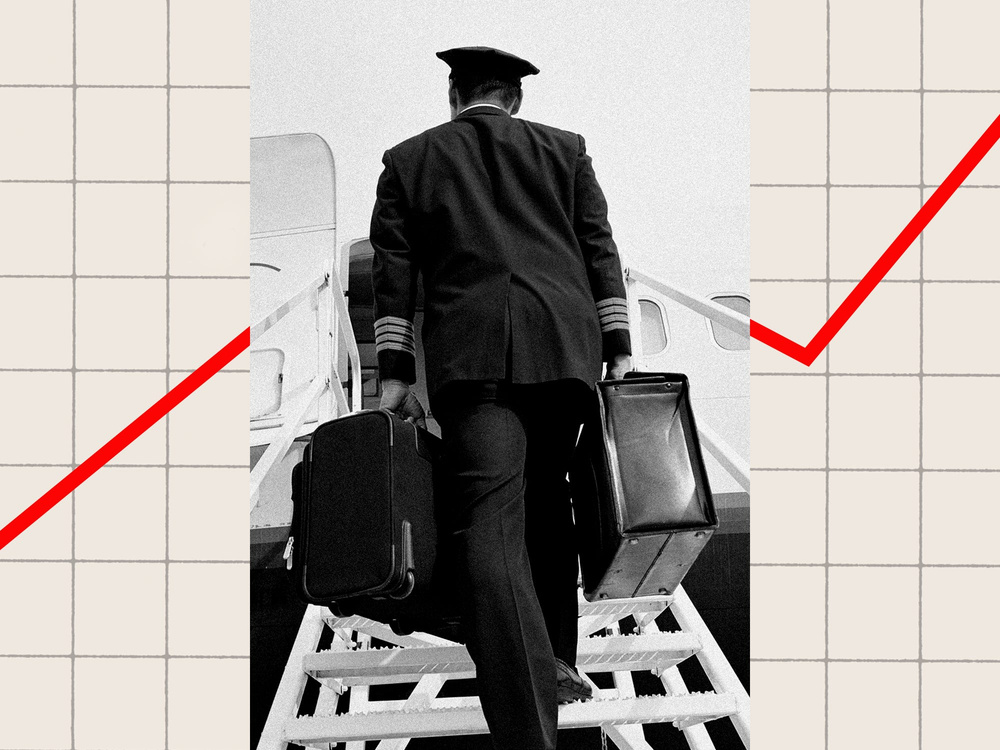 Image for the article: 'I hate being idle': Why many airline pilots say they're turning to day-trading as a side hustle in their off time