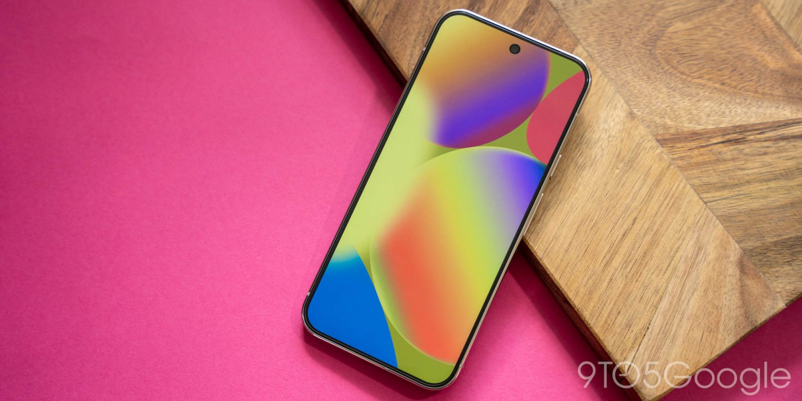 Bild zum Artikel: Vermeintliche Pixel-10-Serie-Hintergründe lecken mit leuchtenden Farben und einem seltsamen neuen Thema [Galerie]