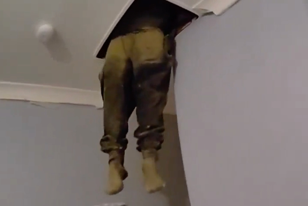 Image for the article: Christmas burglar caught thanks to earbuds he’d stolen