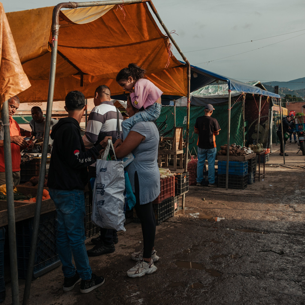 Image for the article: Most Venezuelans Struggle to Pay for Food, Poll Shows