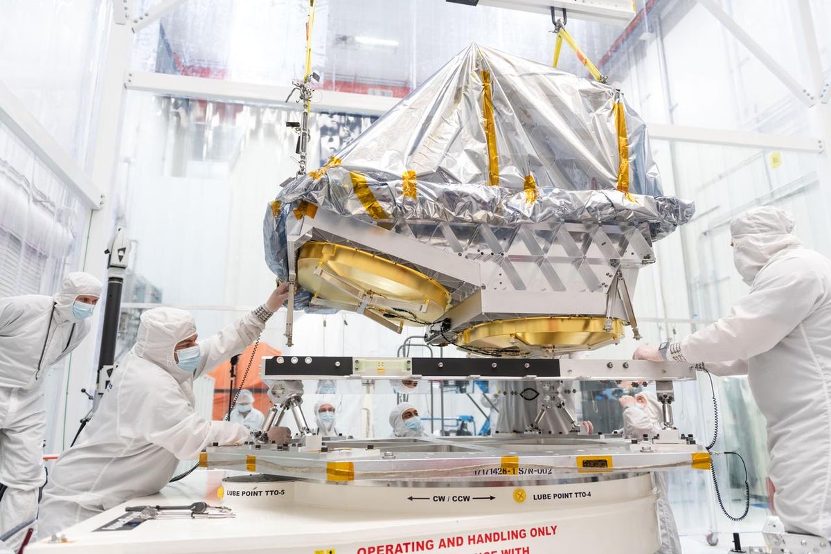 文章配图： NASA 正在测试下一代太空望远镜，该望远镜有望帮助天文学家探测能够摧毁城市的近地小行星。