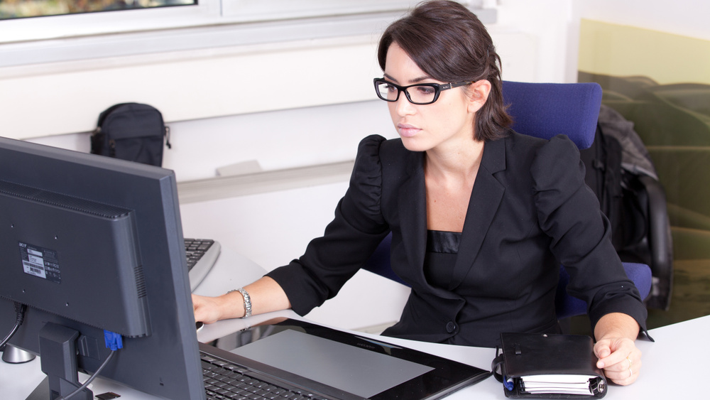 Image for the article: Microsoft 365 vs Office Online: What’s free, what’s not and do you need the paid version?