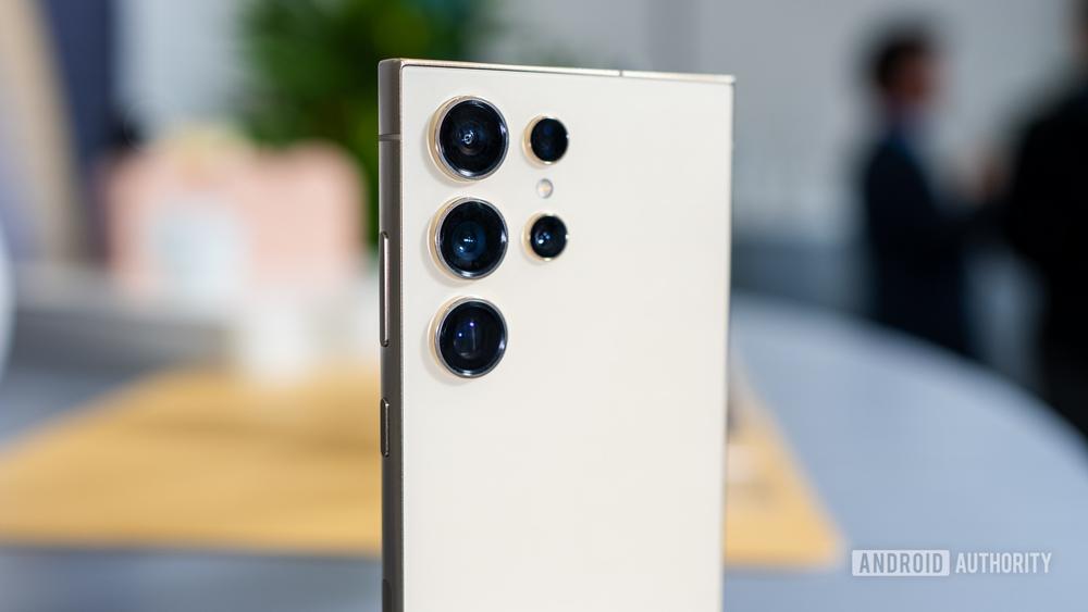 기사 이미지: 갤럭시 S25 울트라, 새로운 비디오 녹화 기능으로 아이폰을 따라잡을 수 있을까?