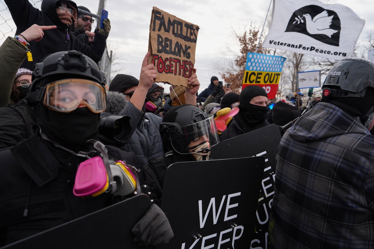 Image for the article: Police arrest protesters at Minneapolis federal building on 1-month anniversary of woman's death