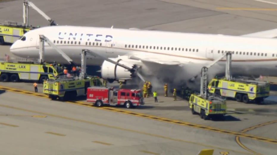 Image for the article: New Jersey-bound United flight makes emergency landing at LAX after engine fire