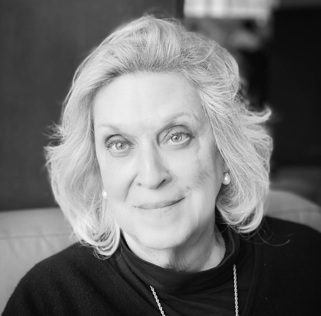 Изображение к статье: Нэнси Сельтцер, ветеран публицист Гарт Брукса, Шона Коннери и других, скончалась в возрасте 79 лет.