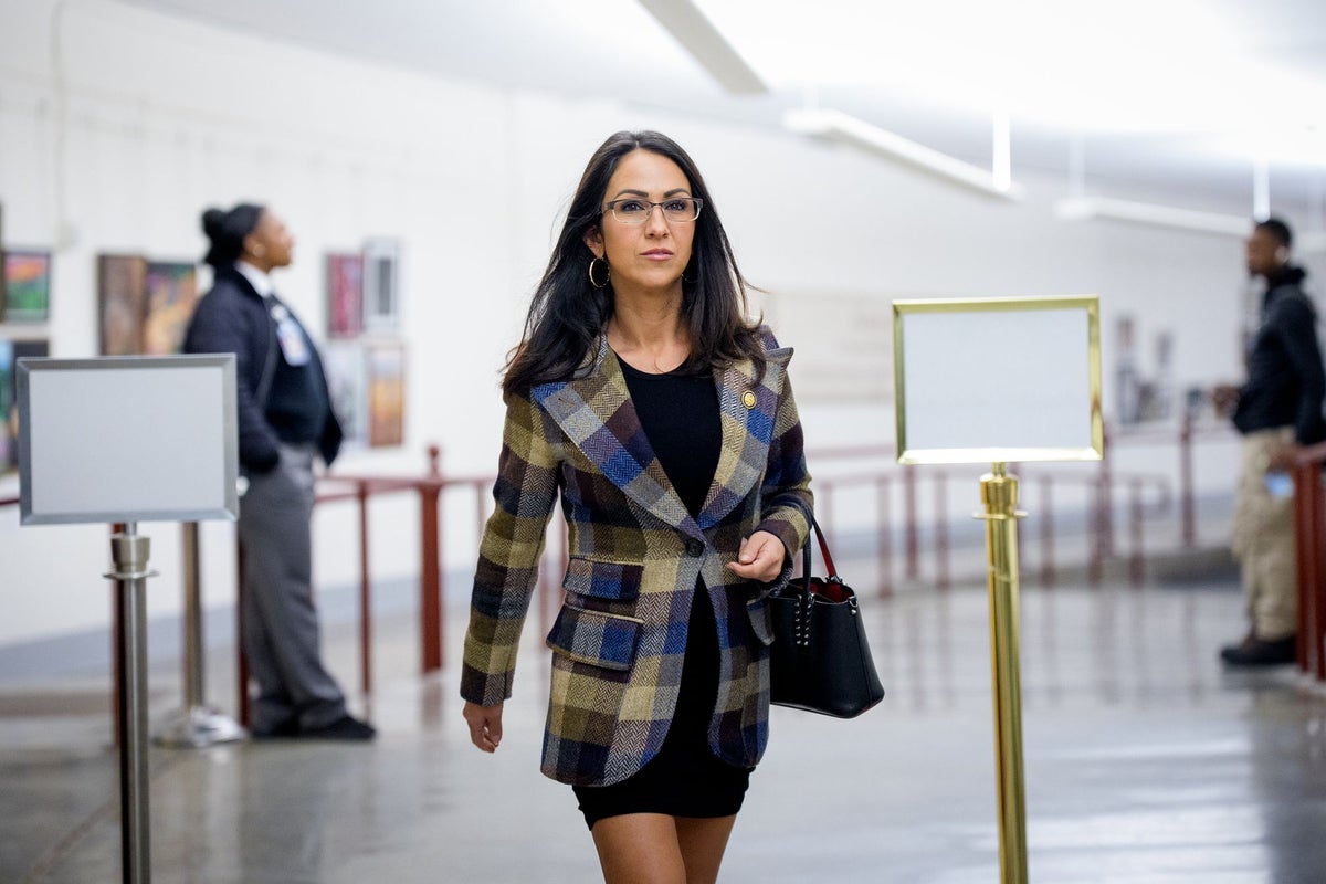 기사 이미지: 로렌 보버트, 트럼프의 주 핵심 프로젝트 거부권 행사가 엡스타인 사건 여파 속 보복이었다고 시사