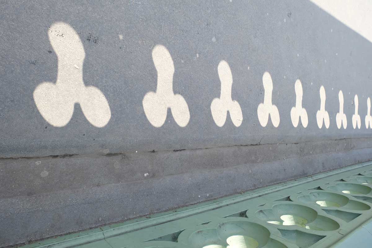 Image for the article: Westminster Bridge's Victorian lampposts cast shadows you won't forget