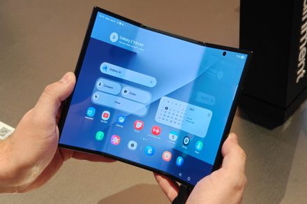 기사 이미지: 갤럭시 Z 폴드 트라이폴드가 마지막이 될 수도 있는 기회로 삼성 매장에 다시 돌아옵니다.