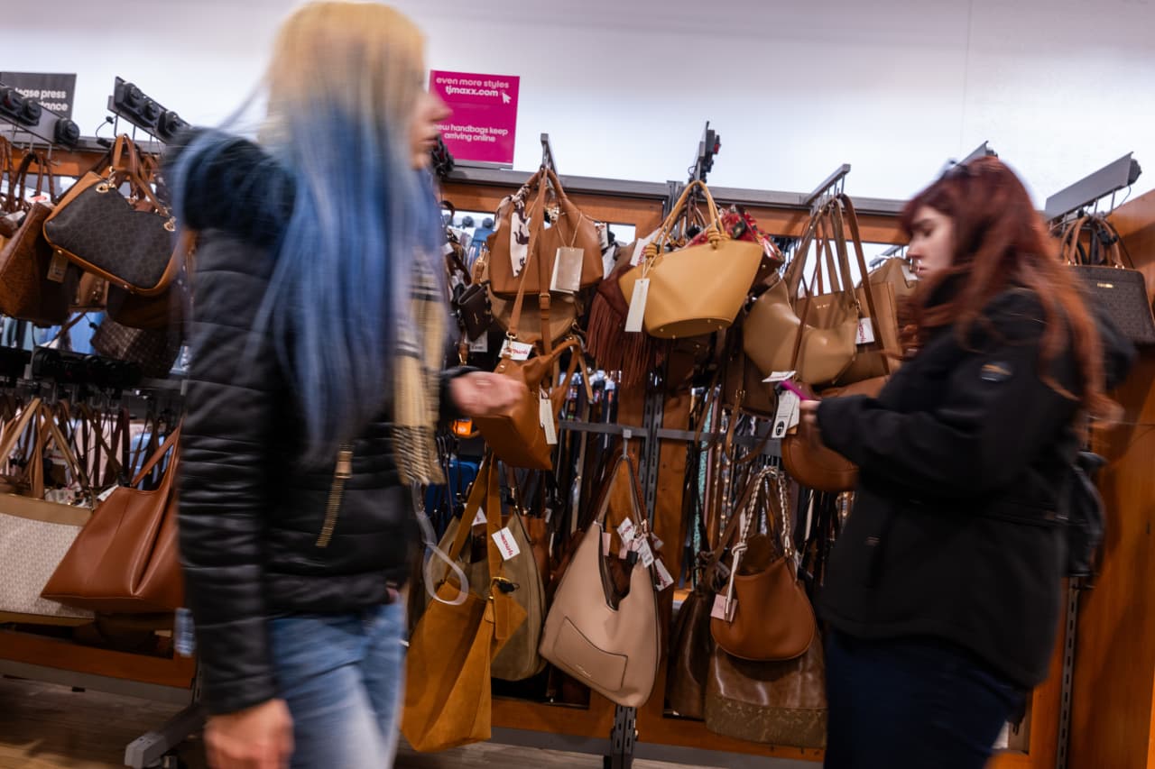 Изображение к статье: Потребительские расходы частично восстанавливаются после зимней заморозки, но этого недостаточно, чтобы говорить об улучшении экономики