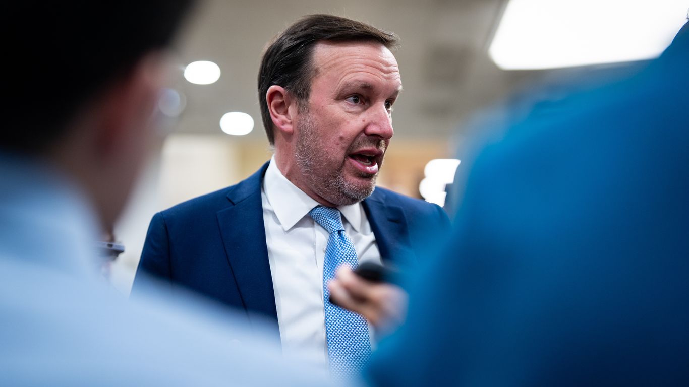 Image for the article: Inside Democrats' new push to handcuff ICE