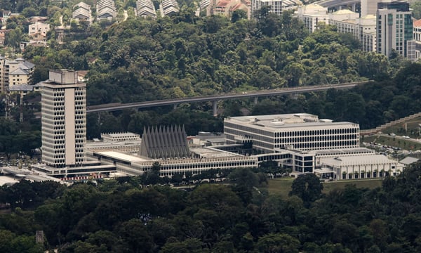 Изображение к статье: Малайзийский парламент отклонил предложенный 10-летний предел срока полномочий премьер-министра