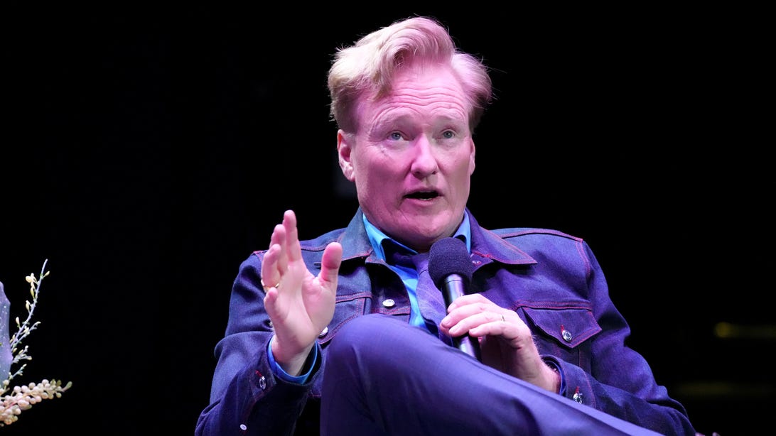 文章配图： 康南·奥布莱恩可能已经说服我使用翻盖手机