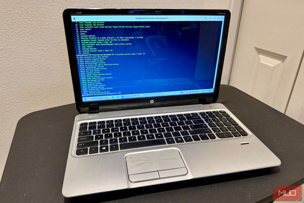 文章配图： 我关闭了一个后台服务，我的 Linux 机器终于感觉快了起来。