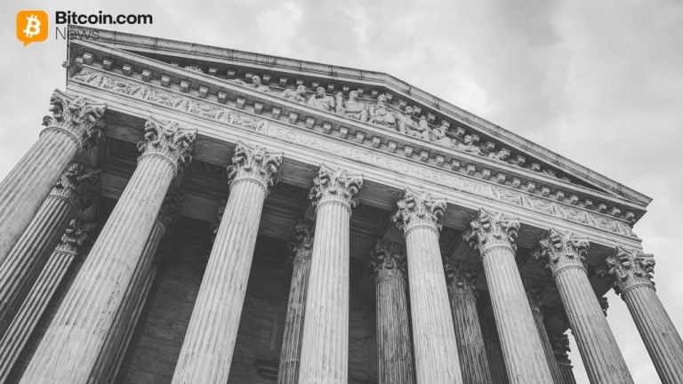 Изображение к статье: Биткоин взлетает к $92 000 после того, как Верховный суд отложил решение по тарифу