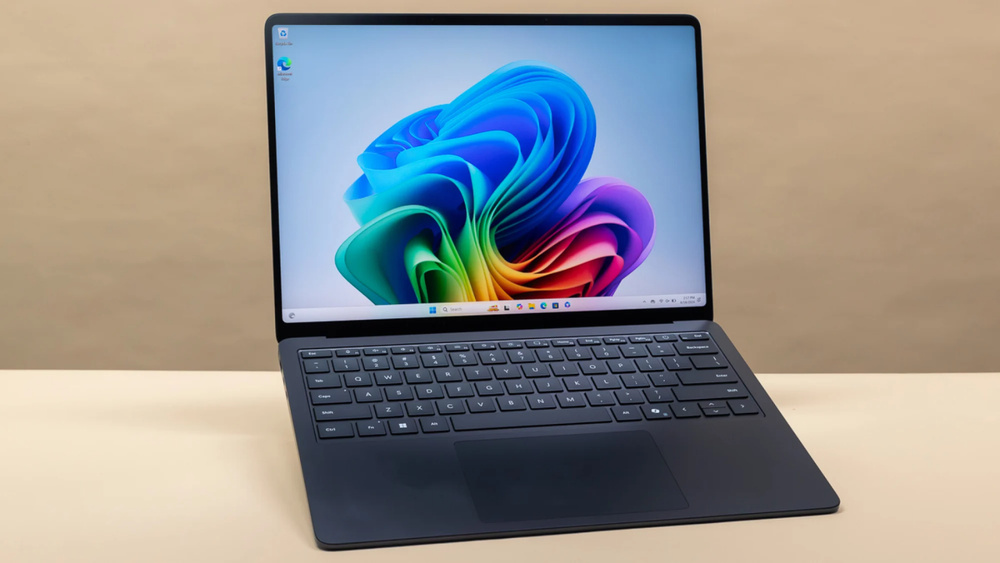 文章配图： 一款未发布的微软 Surface Laptop 出现在基准测试列表中。以下是它们揭示的内容。