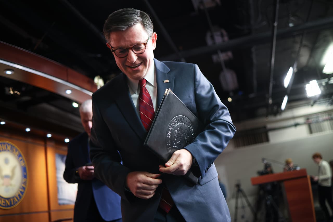 기사 이미지: 하원은 정부 폐쇄를 종료하기 위한 자금 지원 법안을 통과시켰습니다. 금요일의 고용 보고서가 유일한 큰 피해로 보입니다.