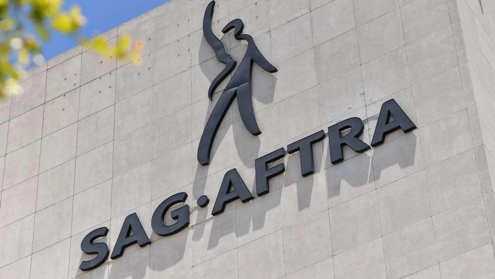 Immagine relativa all'articolo: L'Unione di Hollywood raggiunge un accordo per permettere agli inserzionisti di replicare le voci degli attori con l'IA