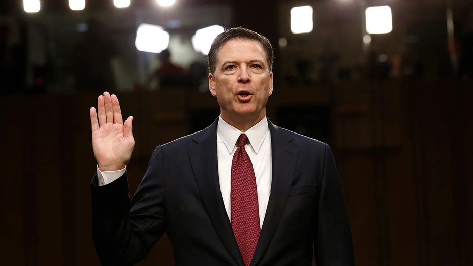 文章配图： 前 FBI 局长詹姆斯·科米重磅起诉案及其他头条新闻