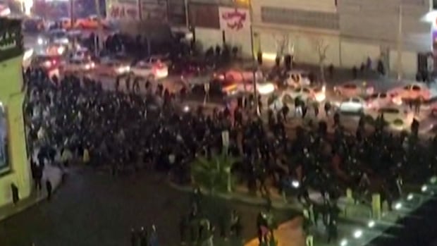 Изображение к статье: Иранский врач описывает лечение пациентов во время подавления протестов