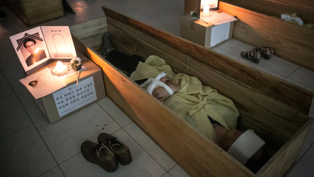 Изображение к статье: В Японии можно медитировать в гробу. Вам даже дадут милый.