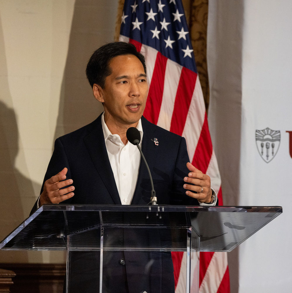 Изображение к статье: Университет Южной Калифорнии назначил юриста Бён-Су Кима новым президентом.