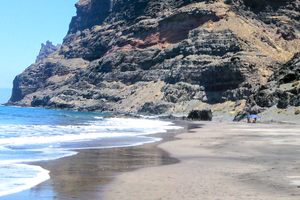 Image for the article: Playa de Güigüí in Tasartico, Spain