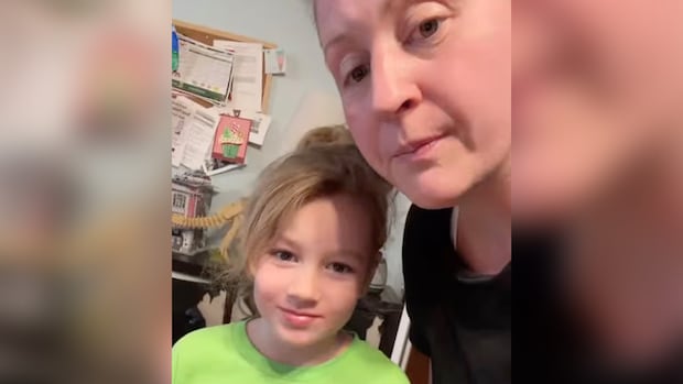 기사 이미지: 텍사스에서 구금되었던 B.C. (브리티시 컬럼비아) 출신 여성이 ICE (이민세관집행국) 구금 시설에서 아동에게 가해지는 피해에 대해 증언하다.