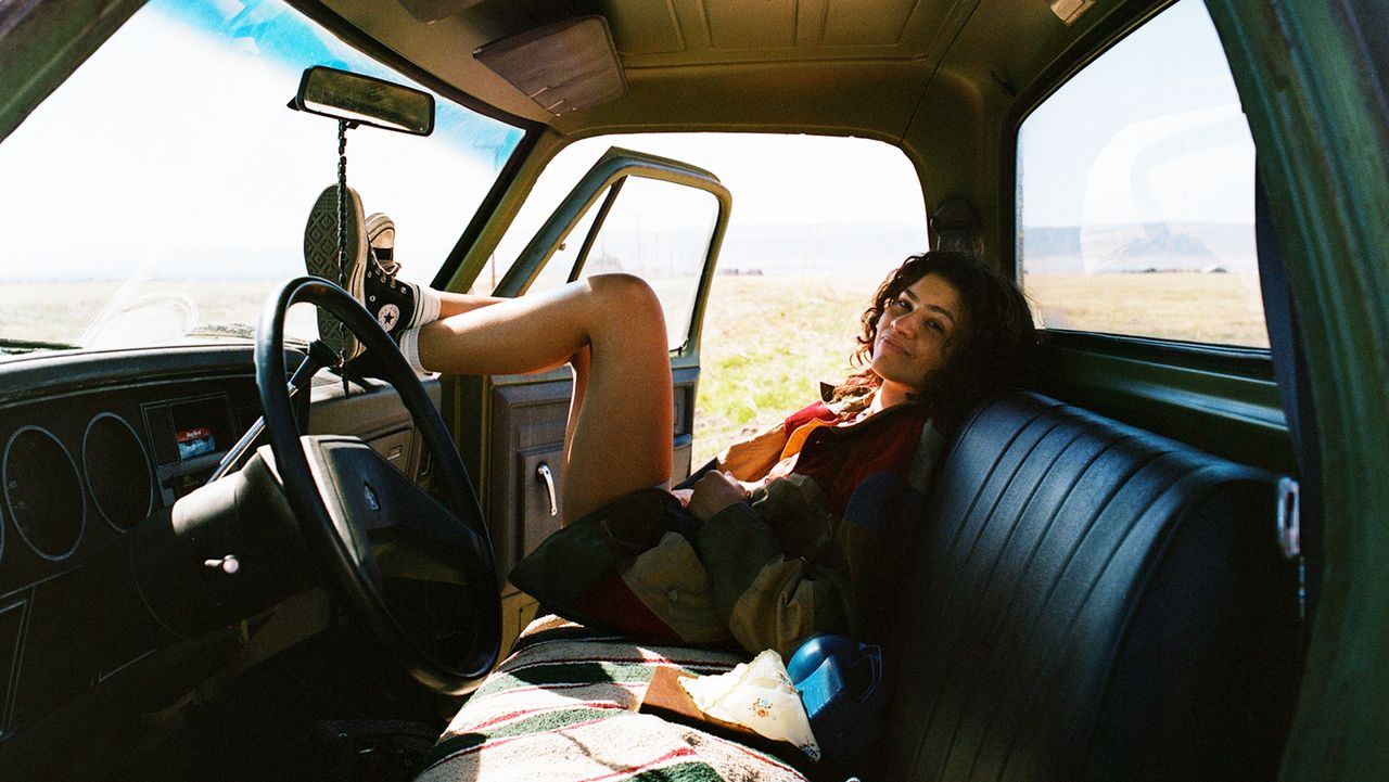 文章配图： 如何在线观看《亢奋》第三季——随时随地流媒体观看 Zendaya 与 Sydney Sweeney 主演的剧情剧