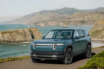 文章配图： Rivian 在制造 R2 电动汽车时实现了 50% 的成本降低。希望这些优势能惠及消费者。