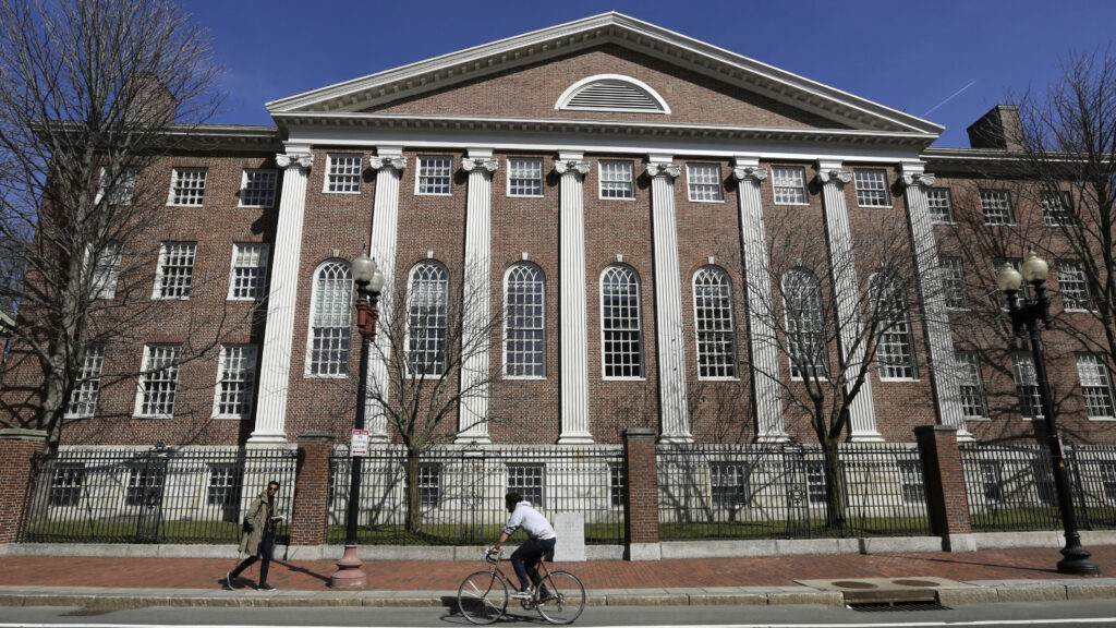 記事の画像： STAT+: ハーバード大学、トランプ政権による資金凍結でプロジェクトに影響が出た場合、研究者に支出の制限と採用の中止を要請