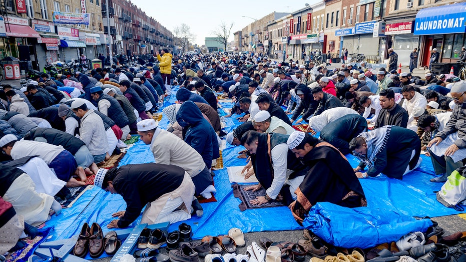 Image for the article: Washington Post columnist argues Muslims shouldn't have to assimilate in America