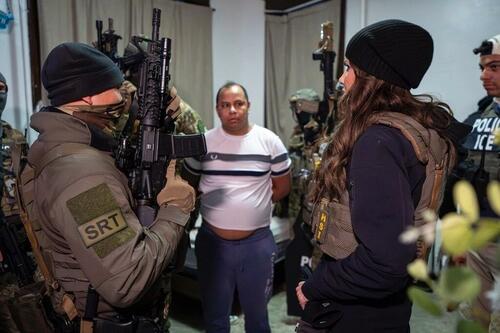 Изображение к статье: "Иммиграционные агенты нагрянули в Миннеаполис в ходе "крупнейшей операции за всю историю""