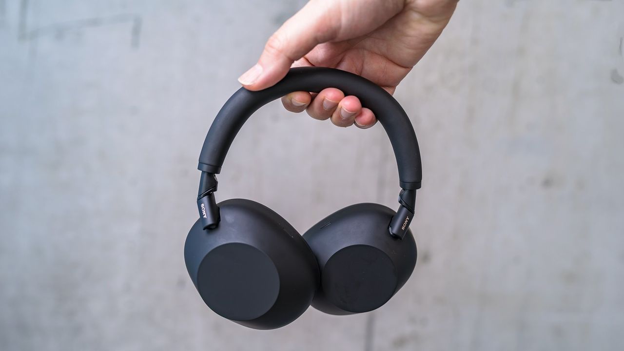 Image for the article: What are the best headphones to pair with the Galaxy S25 for premium sound?