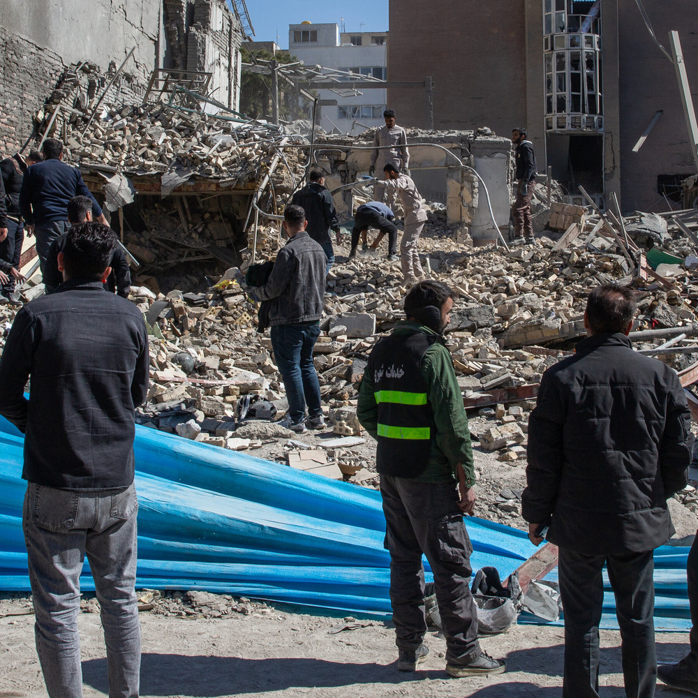 Изображение к статье: США и Израиль наносят удары по иранским службам безопасности, которые помогли подавить протесты