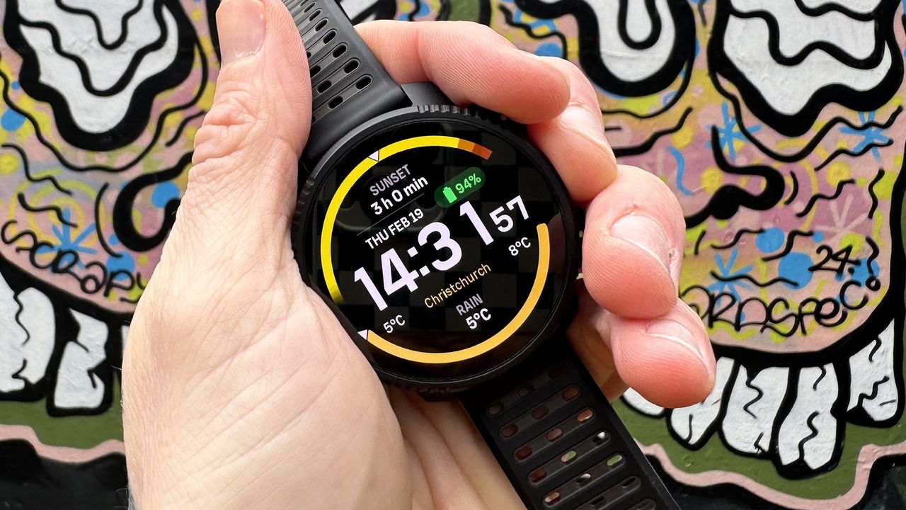 文章配图： 尽管 Apple Watch 需要每晚充电，Suunto 可能正在筹备一款续航以年计的智能手表——以挑战 Garmin Fenix。