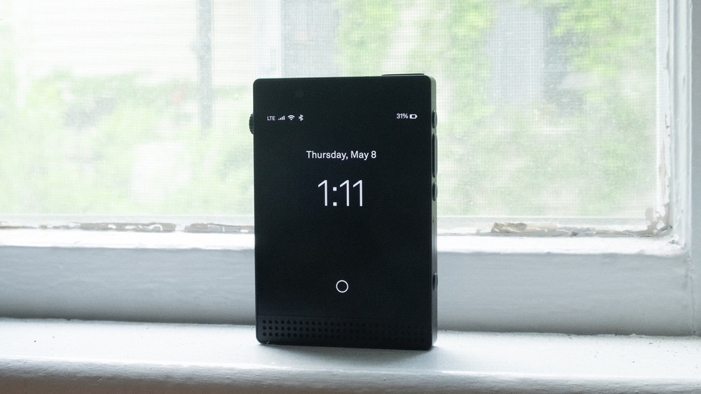 文章配图： 极简主义 Light Phone III 即将支持精选的第三方应用。