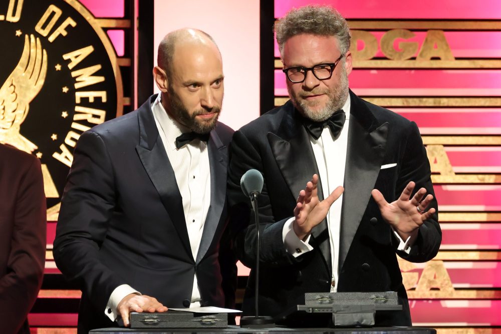 Изображение к статье: Сет Роген отдает дань уважения Кэтрин О'Хара на церемонии DGA Awards: называет коллегу по фильму "Гением" и "Самым милым человеком".