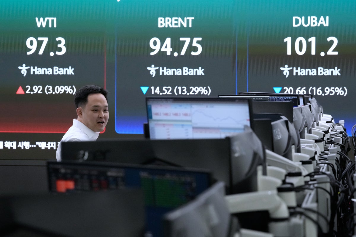 Image for the article: Oil prices rise again and Asian stocks retreat on the fragile Iran ceasefire