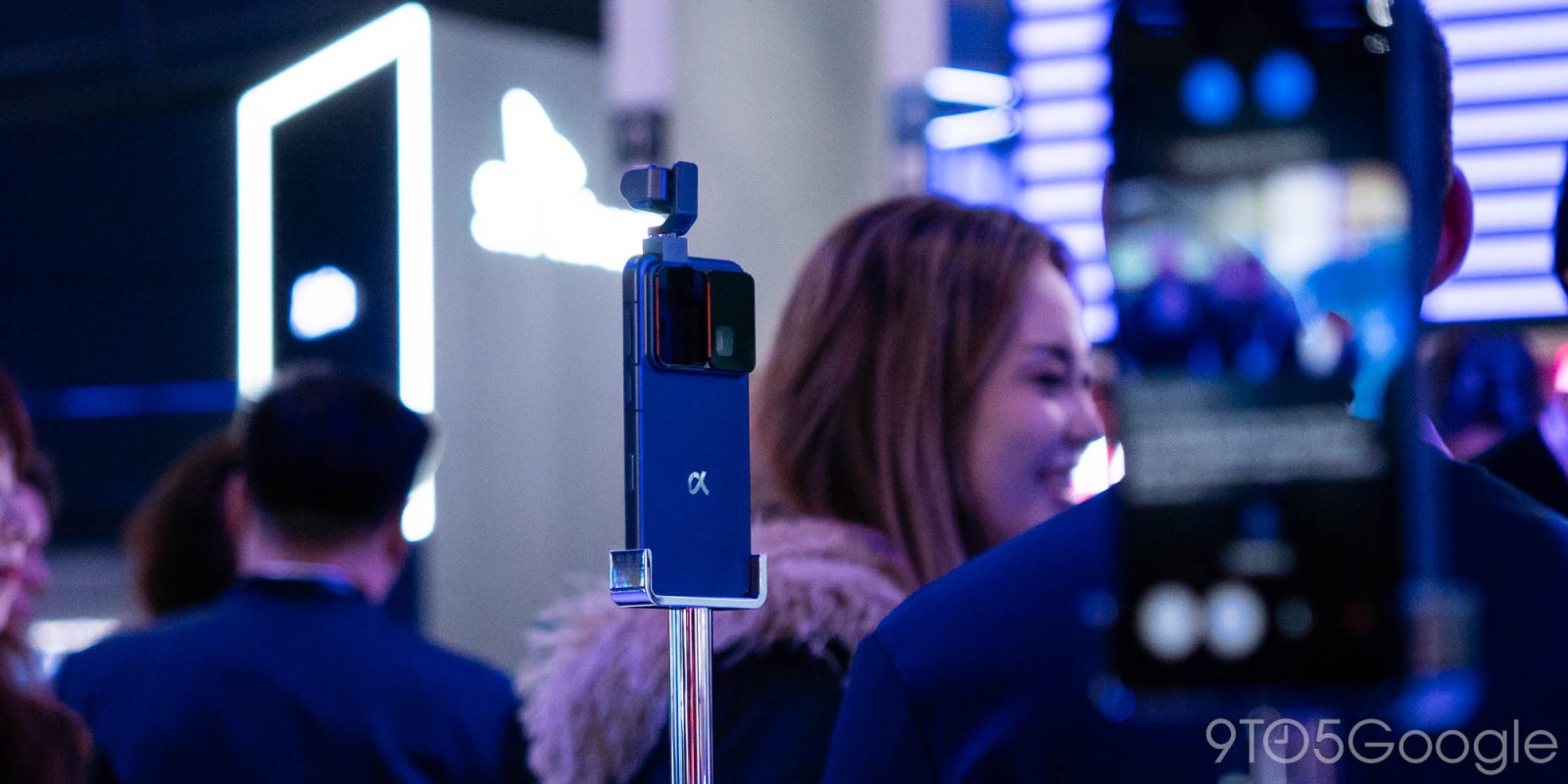 Изображение к статье: Honor заявляет, что его Robot Phone будет выпущен в конце этого года с 200-мегапиксельной камерой с подвесом [Галерея]