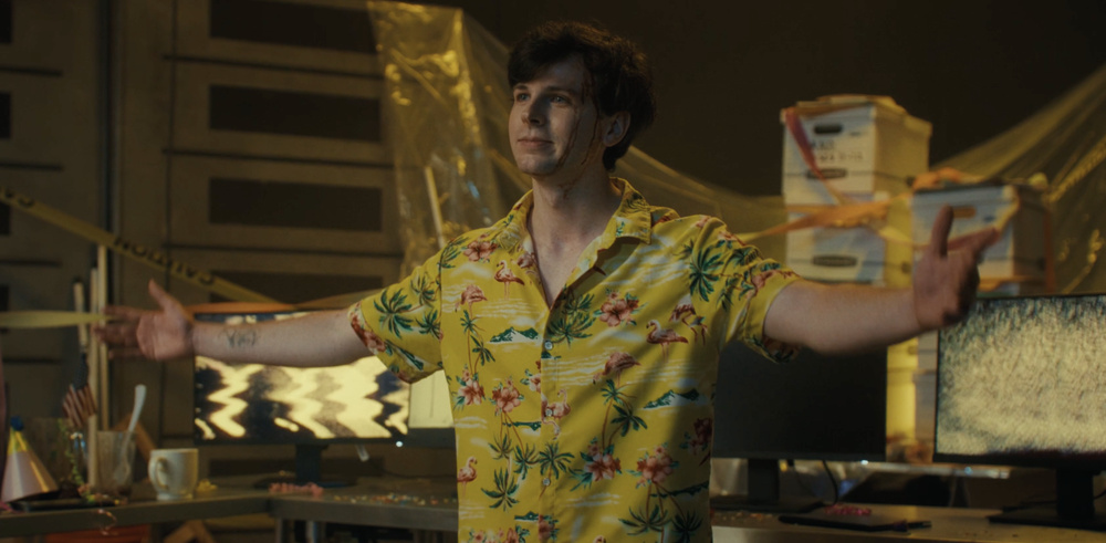 Изображение к статье: Семейная пара режиссеров лишилась 20 000 долларов в результате мошенничества. Их кровавая комедия мести «Взломанные» фантазирует о том, как пытать вора