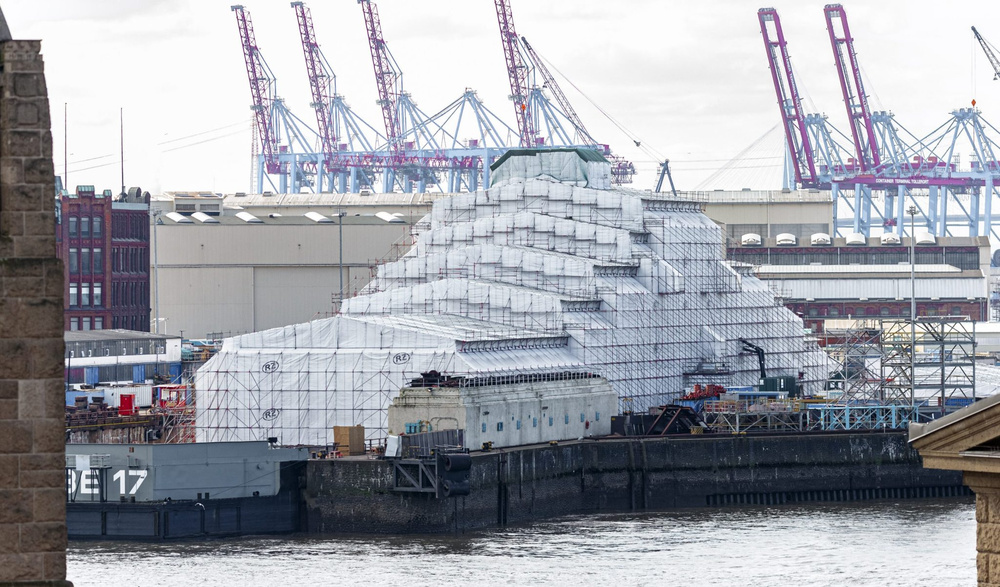 Image for the article: German authorities impound world’s largest superyacht in Hamburg