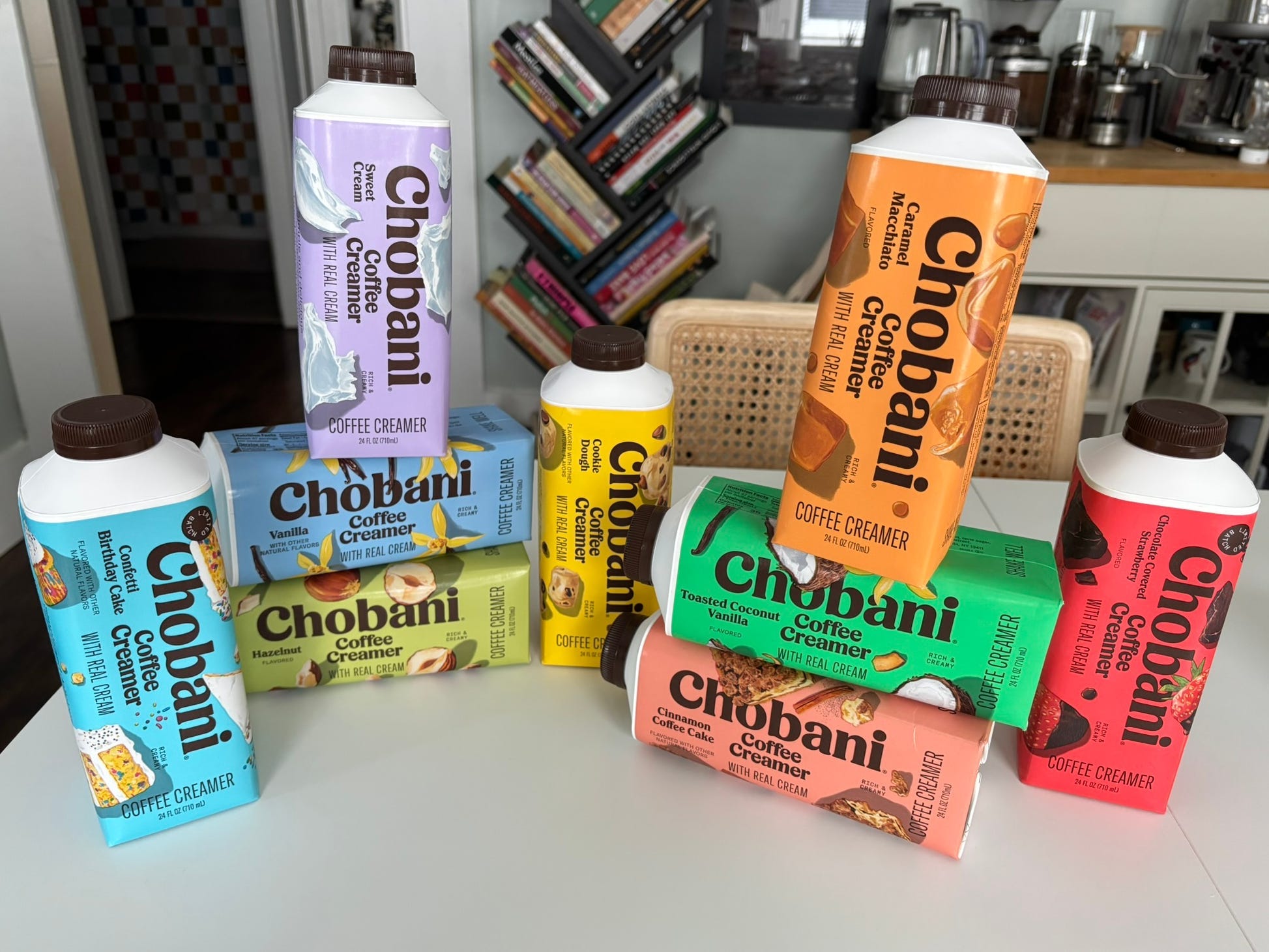 文章配图： 我试遍了能找到的所有 Chobani 咖啡奶精，并按从最差到最好的顺序进行了排名。