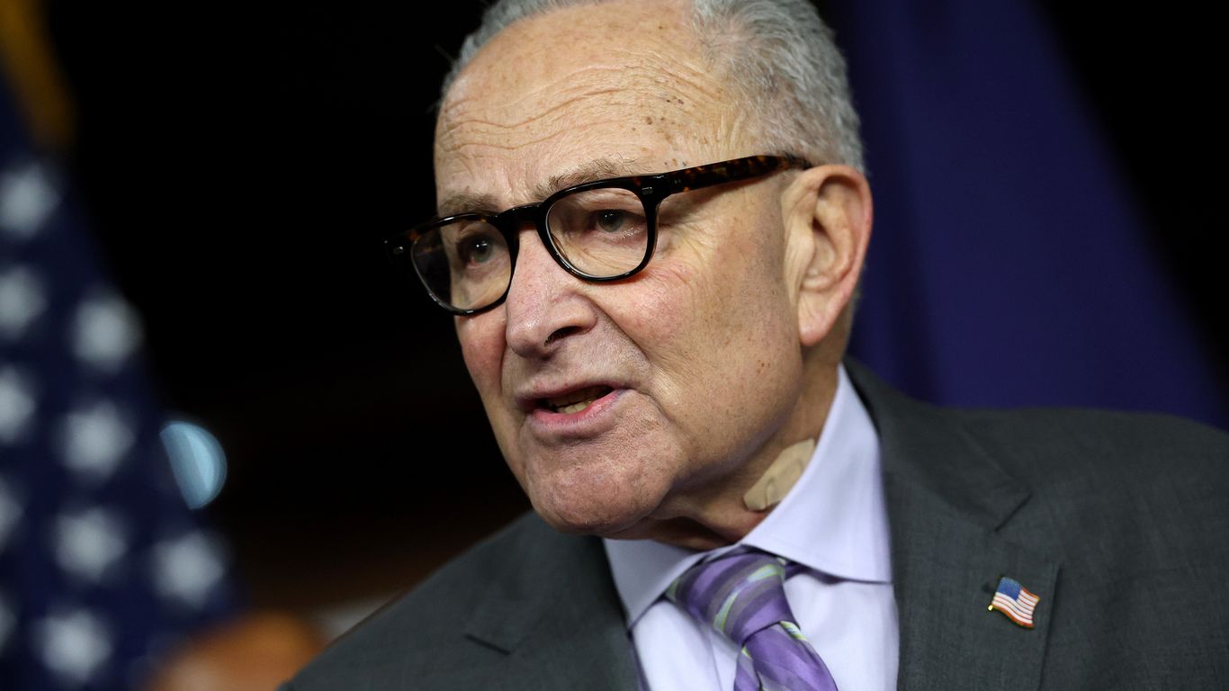 Изображение к статье: "Шумеру пора убираться к черту": демократы в Палате представителей возмущены переговорами о финансировании Министерства внутренней безопасности"