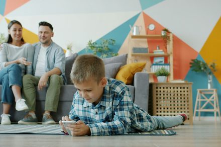 Изображение к статье: После социальных сетей, магазины приложений и поисковые системы станут следующей целью для ограничения доступа по возрасту.