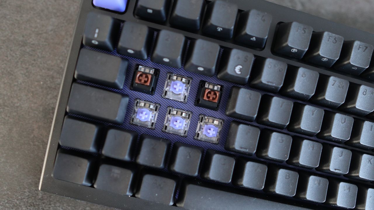 文章配图： 我本想买罗技 G512 X，但一款键盘集成两种模式，并不总能汇聚成一款卓越的产品。