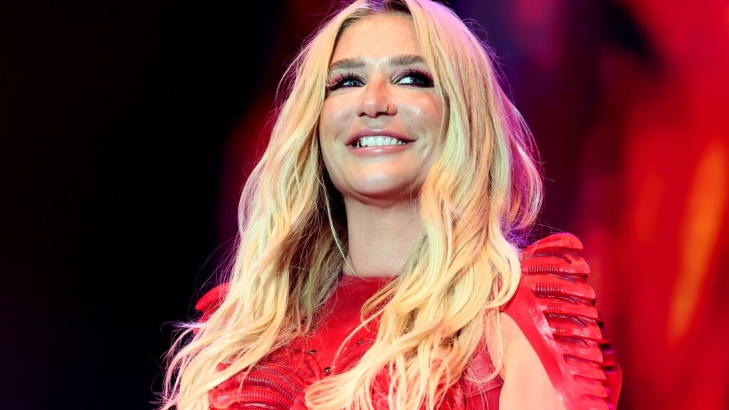 Изображение к статье: Кеша требует от Белого дома перестать использовать её музыку, извращенцы