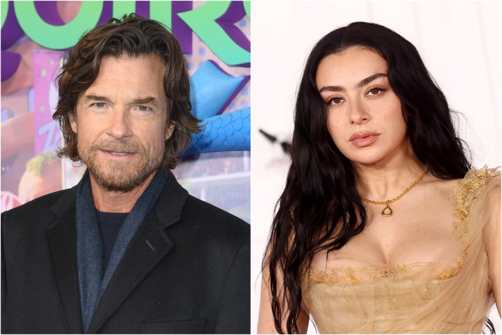 Изображение к статье: Джейсона Бейтмана раскритиковали за вопрос Чарли XCX о детях и за фразу «Вы, возможно, найдете кого-то», кто изменит ваше мнение; она ответила: «Я замужем»