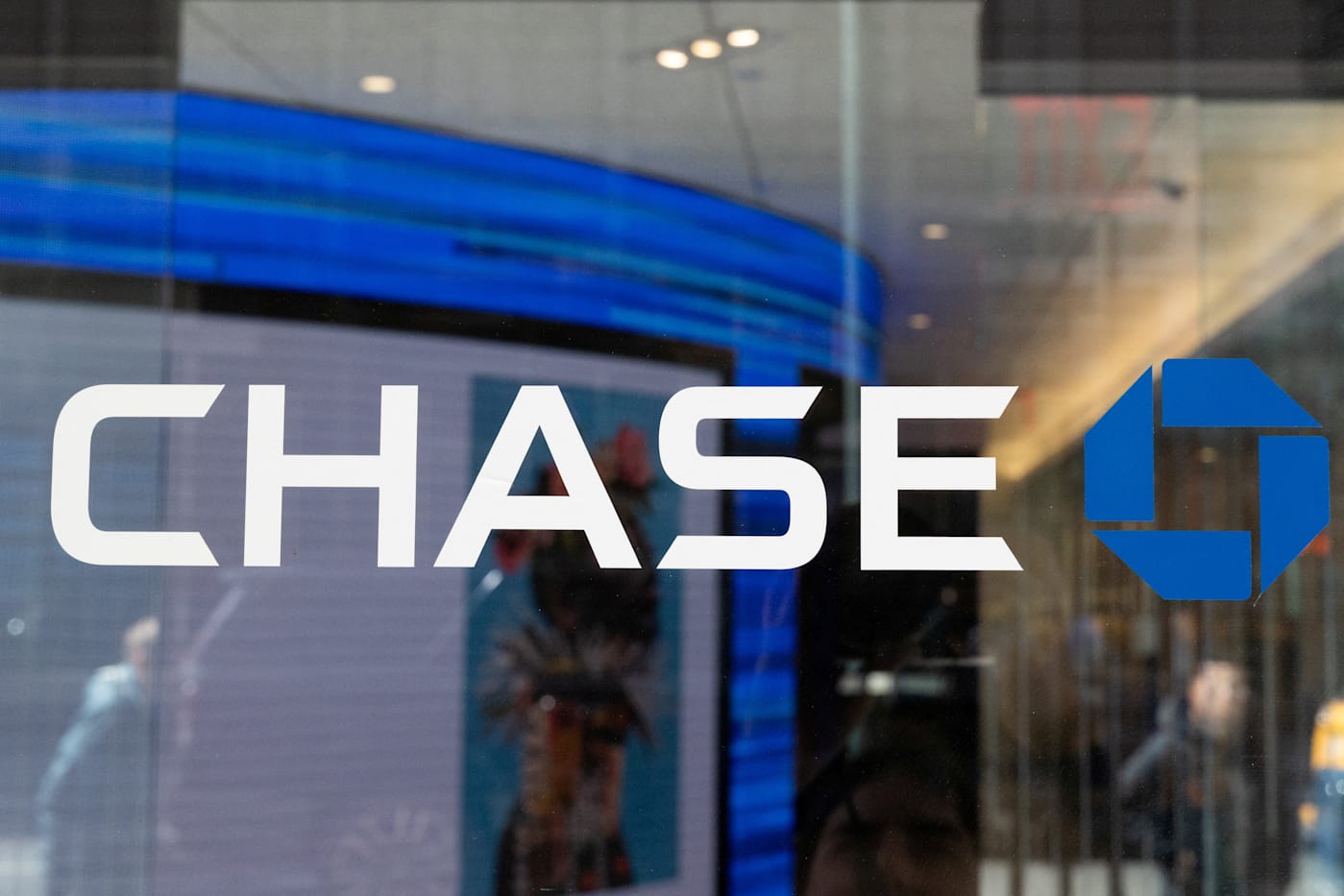 Image for the article: JPMorgan Chase is taking over the Apple Card