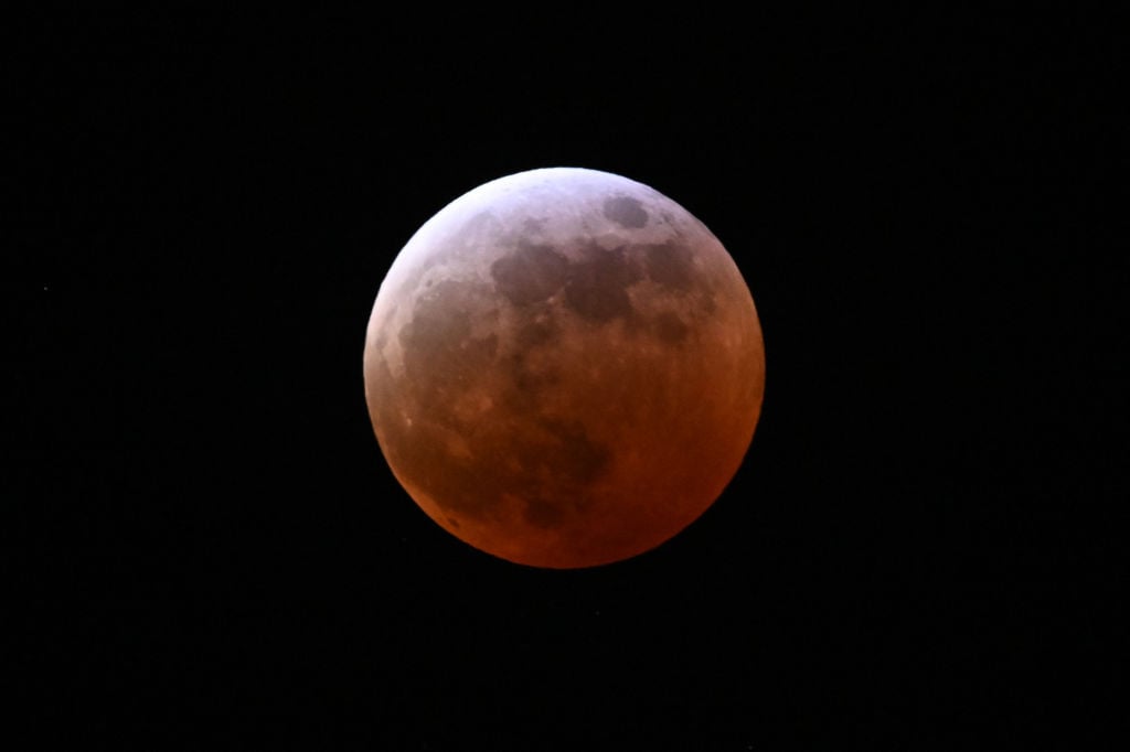 Image for the article: Lunar eclipse 2026: When to see the blood moon